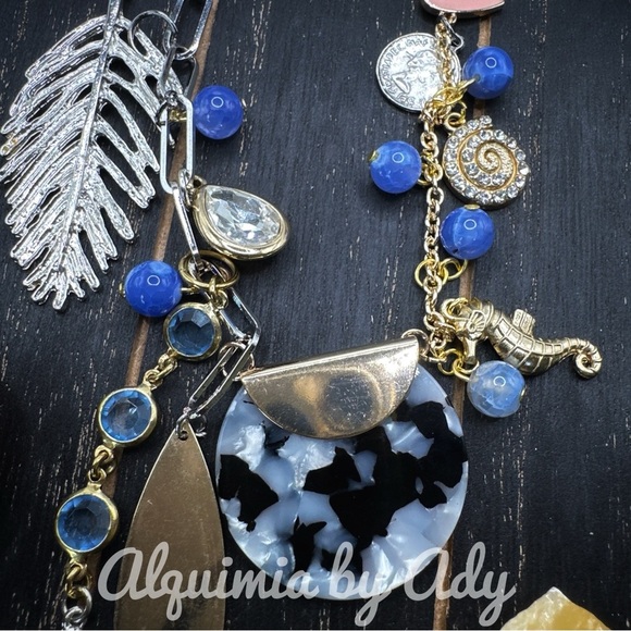 Alquimia Gold and White Necklace Elegant Jewelry - Picture 3 of 7